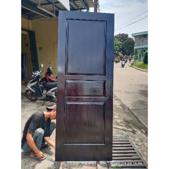 Daun pintu kayu meranti