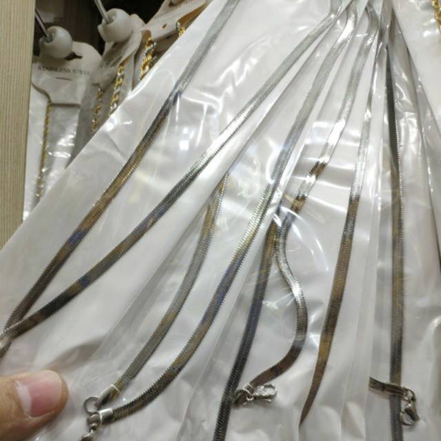 Kalung Titanium Anti Karat Model Pipih Banget Warna Silver