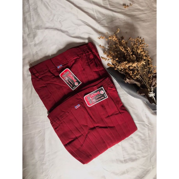 

Rok pendek merah bahan twis /terurai) adem nyaman