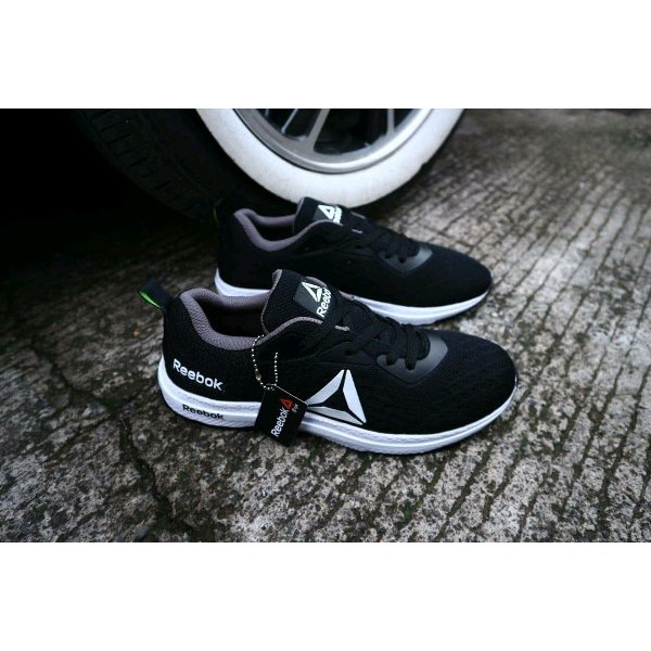 Sepatu reebok astroride running