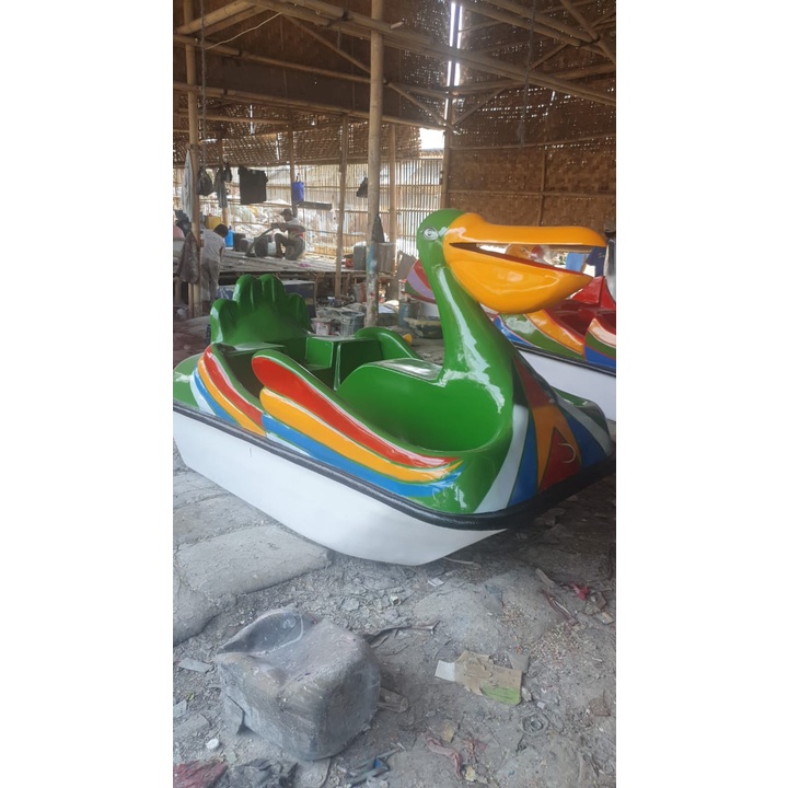 sepeda air bebek lagi peromo,sepeda air bebek kecil,sepeda air kapasitas 3orang