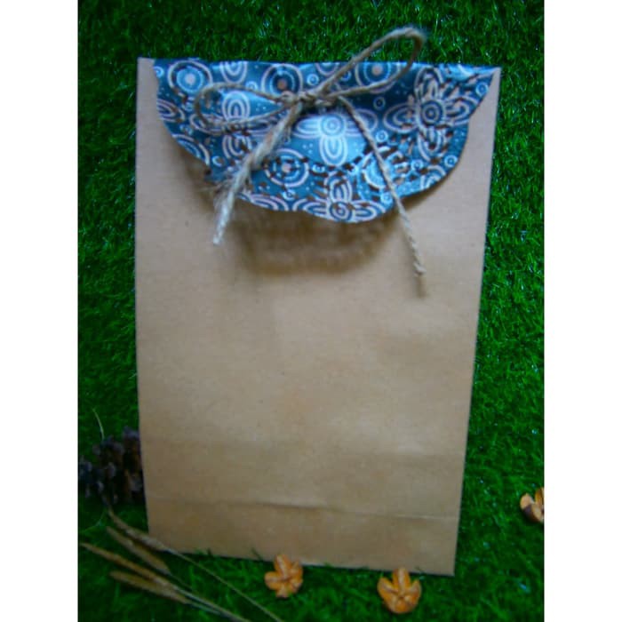 

READY STOCK 1 SET KANTONG KERTAS PAPERBAG + DOYLES BATIK #01,UK 21,5 X 14 X 6 CM