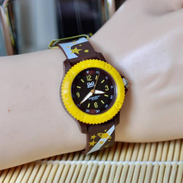 Jam Tangan Wanita Q&amp;Q Strap Rubber Motif VJ38