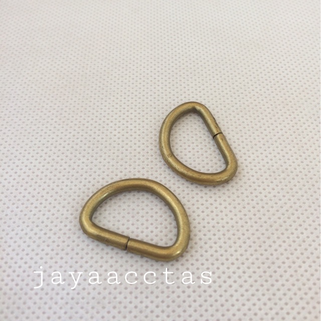 Ring D tas 2.0 cm antigold