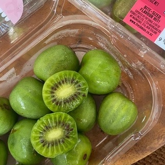 

MANGANOBUAH - KIWI BERRIES