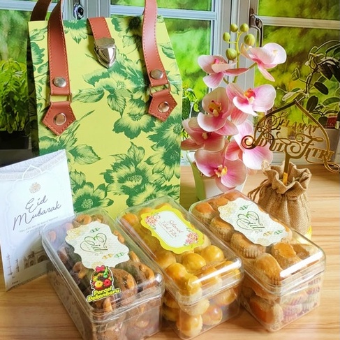

EID Hampers | Cookies Hampers | Parcel Kue Kering Premium - Azura