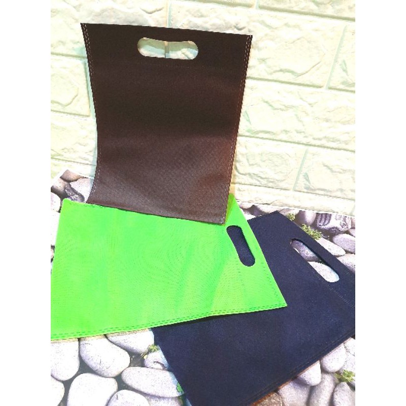 Tas Spunbond Pegangan Oval ukuran 20x26cm