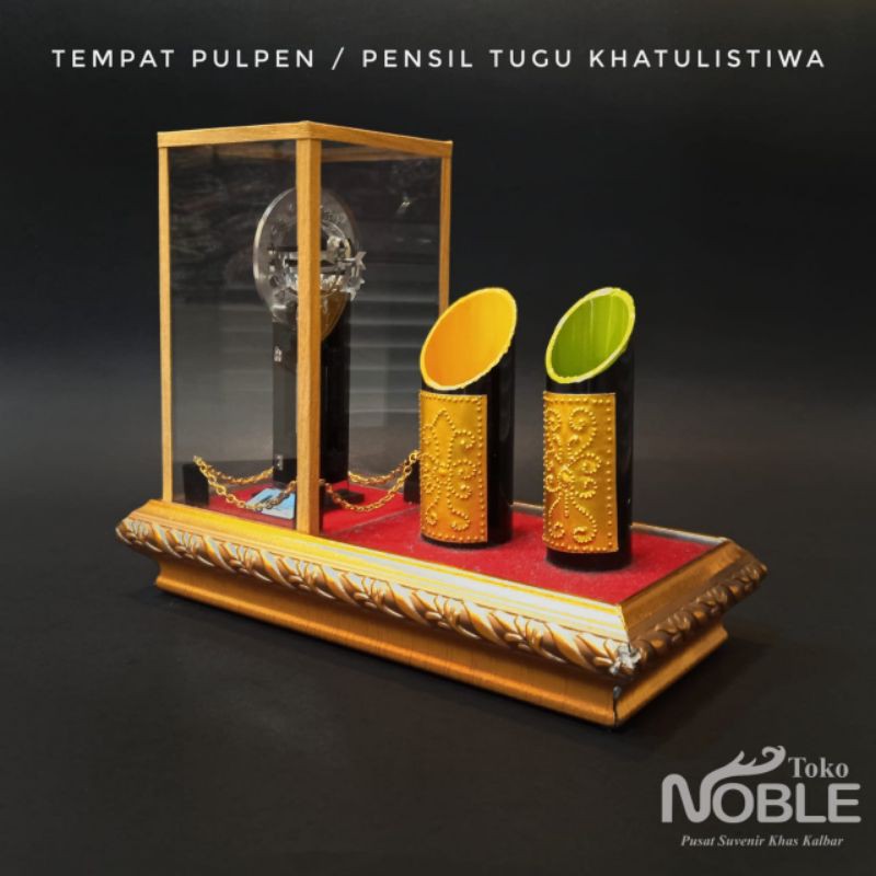 Miniatur Tugu Khatulistiwa