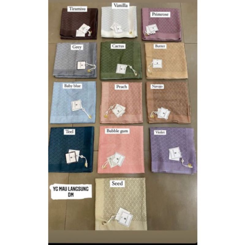 TAPIS SQUARE BUTTONSCARVES