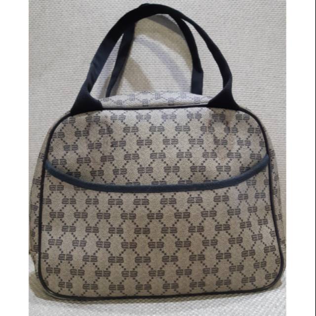 Tas bahan kulit kaku merk Balenciaga