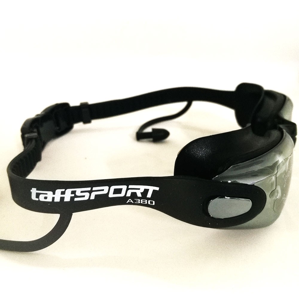 TaffSPORT Kacamata Renang dengan Penutup Telinga Anti Fog UV Protection Tidak Berembun dan Berkabut