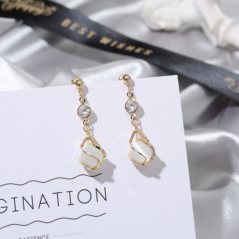 Anting Wanita Berlian Aksesoris Fashion Wanita Import / Anting Wanita Berlian Wanita