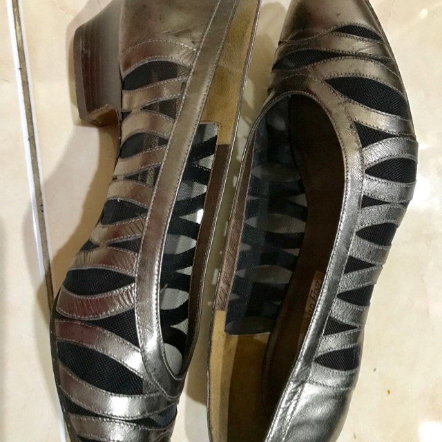 Ori sepatu hak wanita merk A Testoni warna gold ukuran 36.5