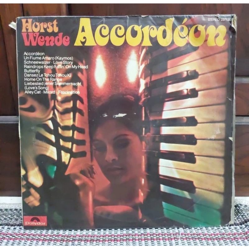 Vinyl Piringan Hitam 12&quot; Accordeon