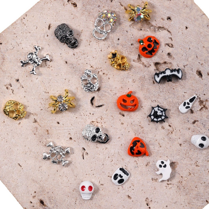 100pcs Charms Tengkorak Halloween 3D Gaya Vintage Dengan Berlian Imitasi Untuk Nail Art