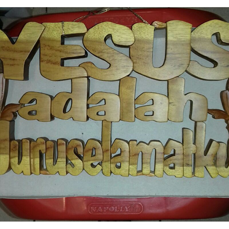 Ukiran kayu "YESUS "
