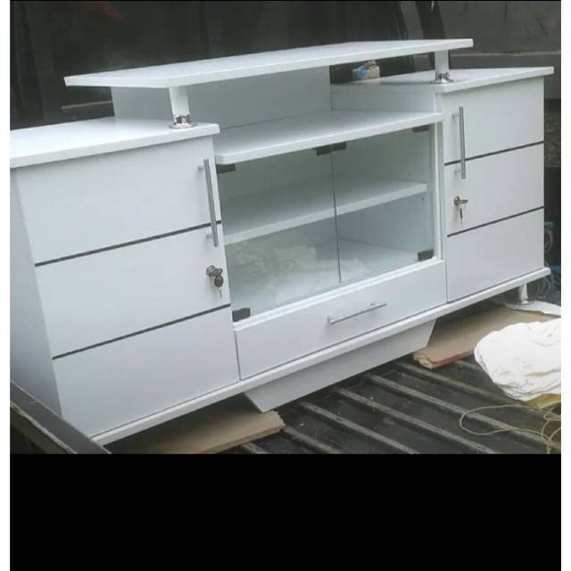 Meja tv minimalis putih