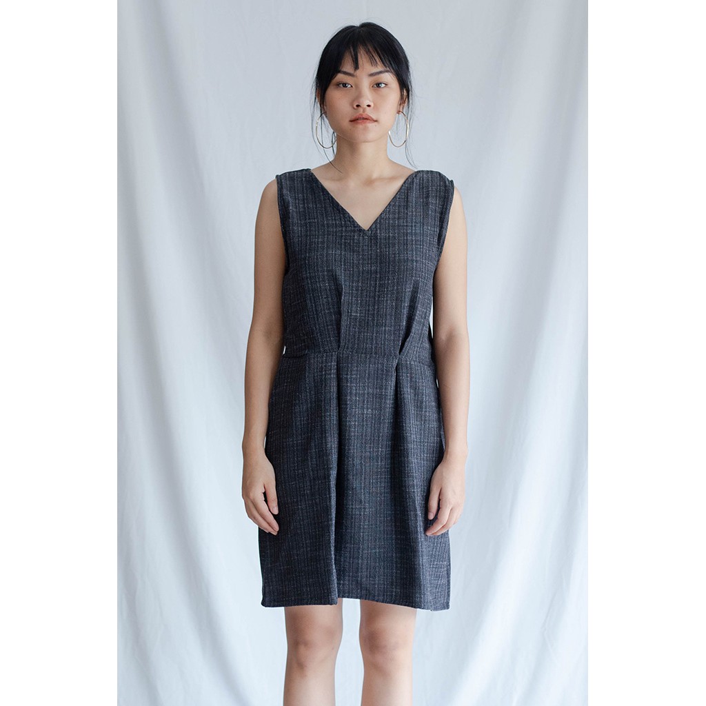 IRENNE VNECK DRESS - DRESS TEBAL TANPA LENGAN DGN LEHER V