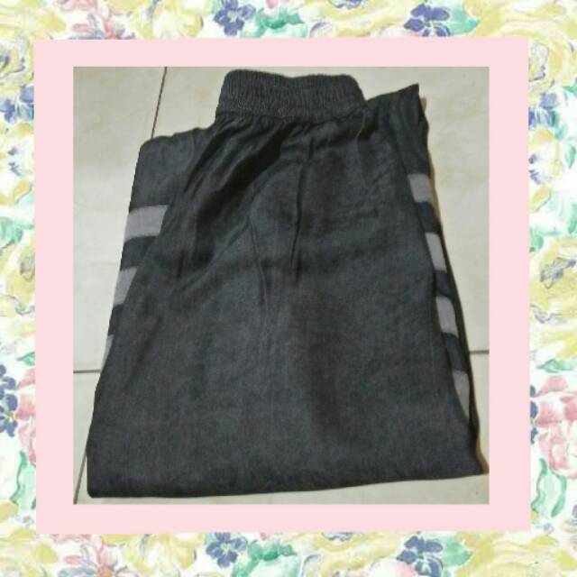 Preloved Rok Panjang Hitam Emboss Murah Bekas