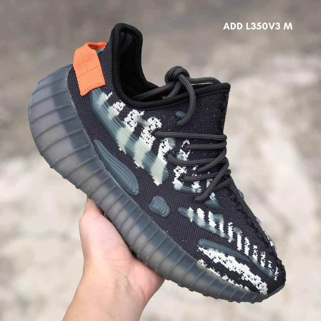 adidas yeezy dietro