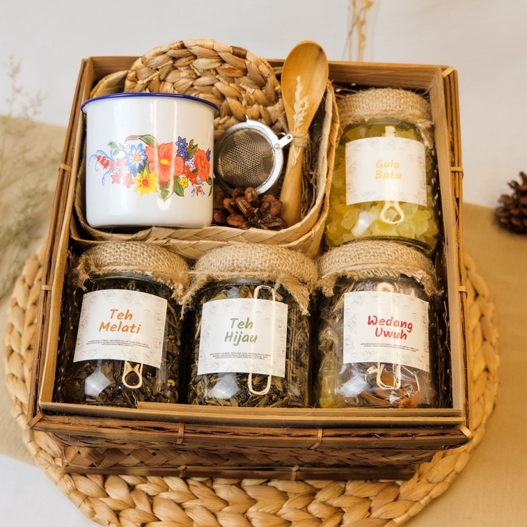 

KESWARI / Hampers Wedangan / Hampers Minuman / Hampers Lebaran / Hampers Wedding / Kado Ulang Tahun / Hampers Ramadhan