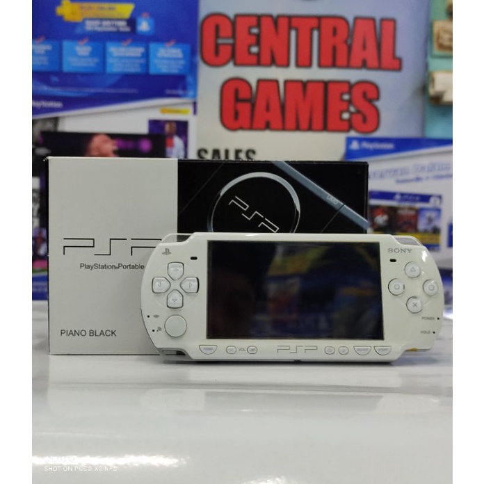 Psp 3000 dan 2000 sony 32gb full games Like new