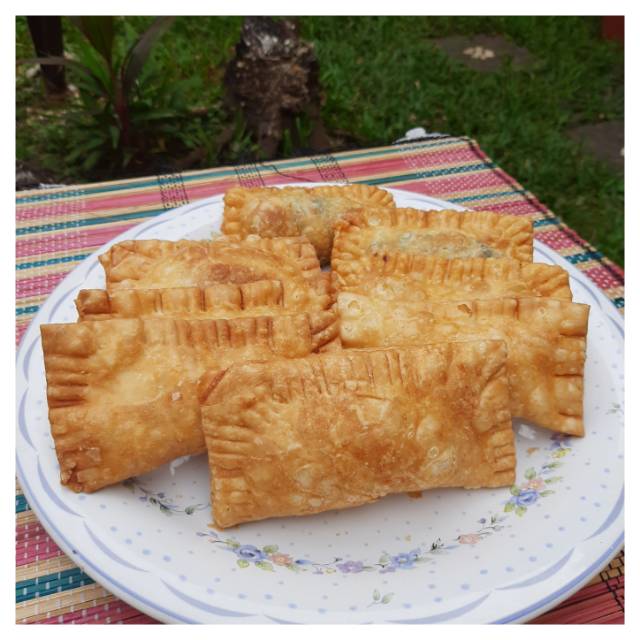 

Pie Goreng Krispy isi 4 pcs / Homemade Dark Choco / Vanilla / Coffee Pie Open PO