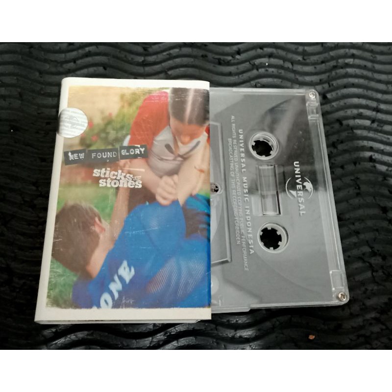Kaset Pita New Found Glory - stick and stones - pop punk blink 182 sum 41 good Charlotte alien ant f