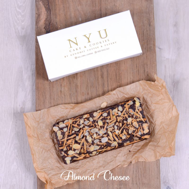 

Brownies Panggang Almond Cheese