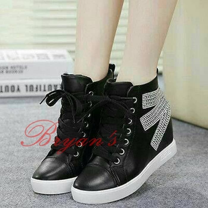 YB -Black Maxi Boot Pasir
