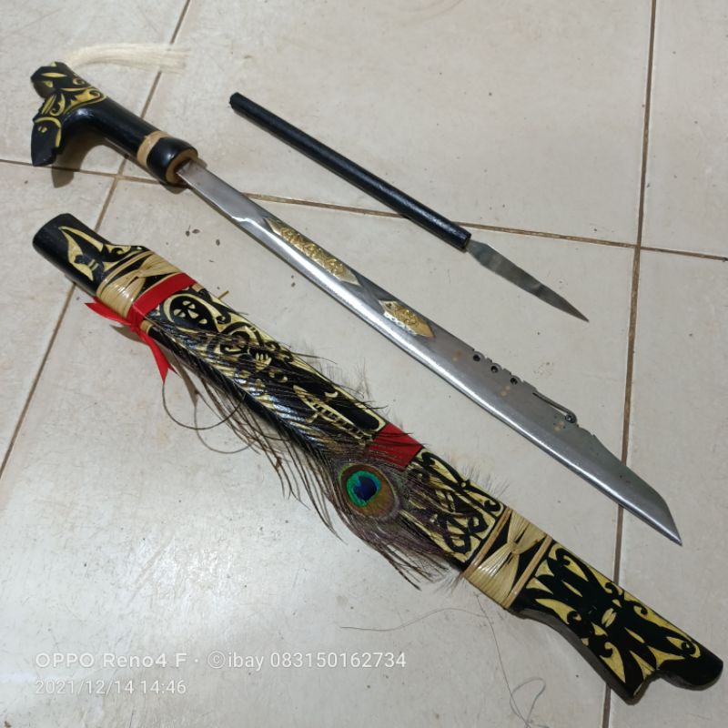 MANDAU SENJATA DAYAK KALIMANTAN MOTIF TAMENG DIBAGIAN BILAH
