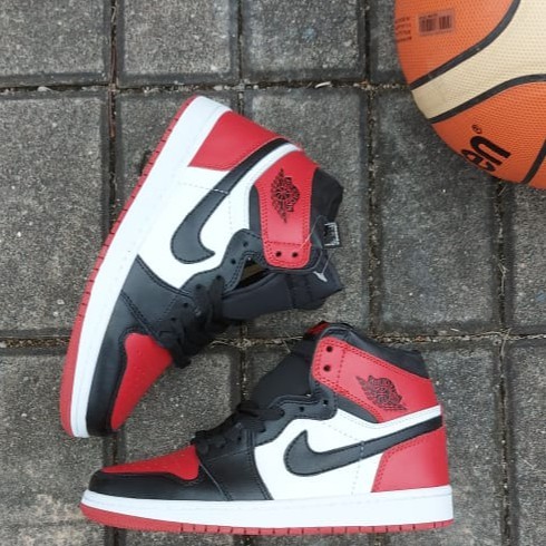 nike air jordan 1 retro red black white