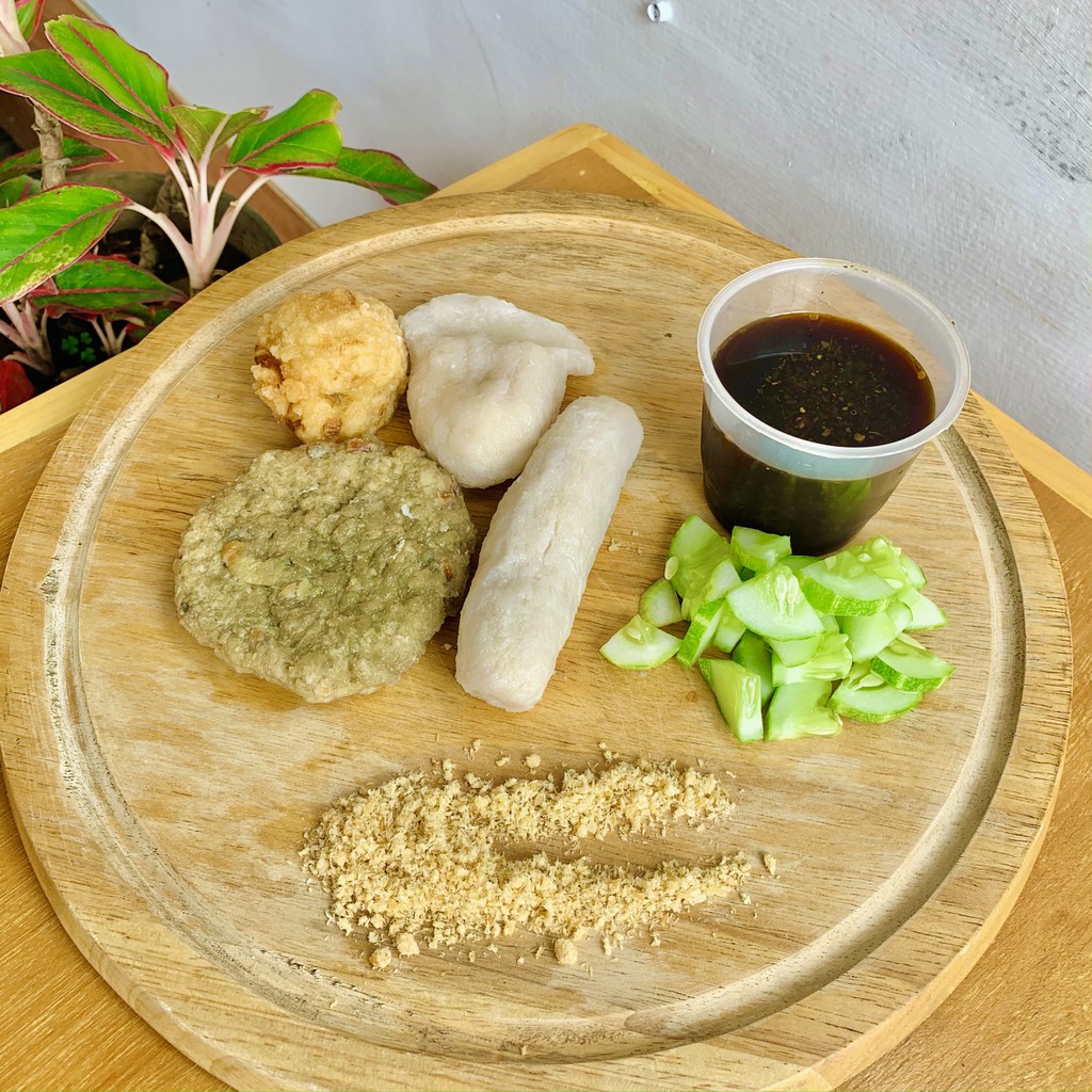 

Pempek 4 Mix asli Ikan tenggiri