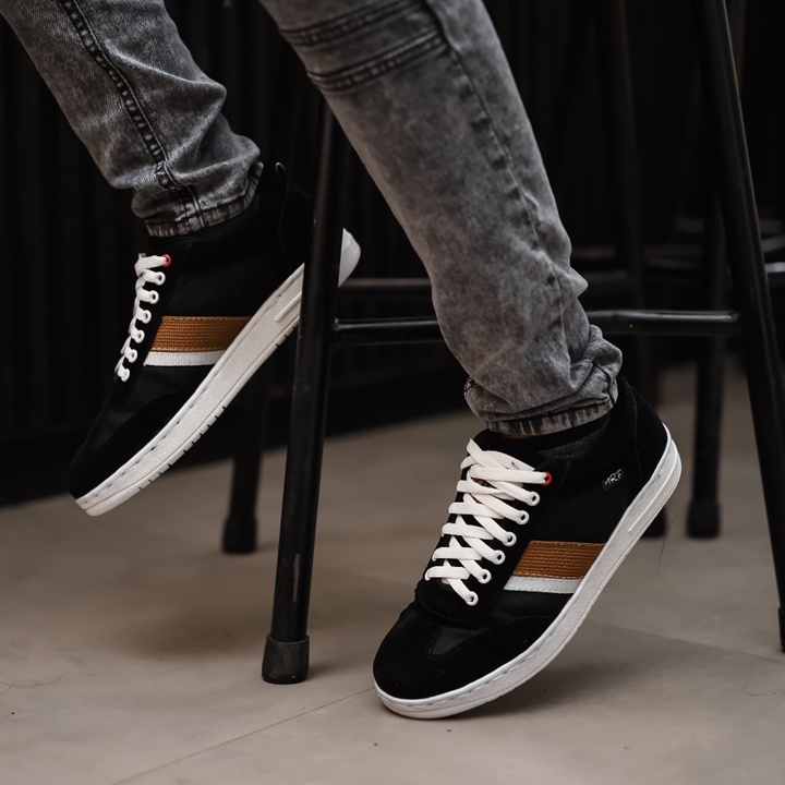 Wilson Black - Sepatu Sneakers Pria Casual Kuliah Santai Unisex Original