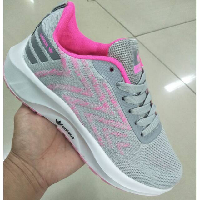 Sneaker wanita import