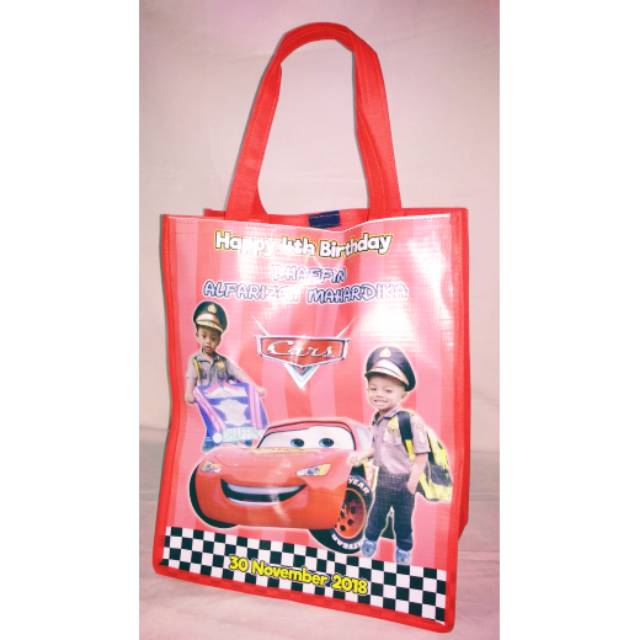 

Tas Ultah Custom Jumbo 25 x 15 x 30cm (PxLxT) - Kualitas Bahan Tebal Dan Bagus