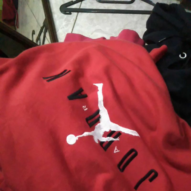 Hoodie jordan merah