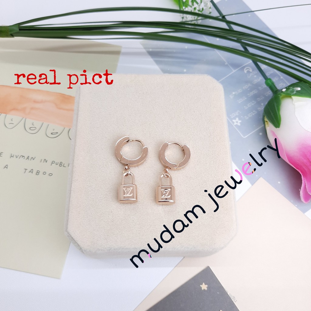 Anting Jepit Titanium Bentuk Gembok Ch4nl dan L*