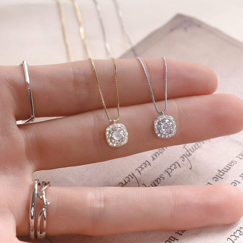 Kalung Rantai Clavicle Desain Kotak Kecil Hias Berlian Zircon Untuk Wanita 2022