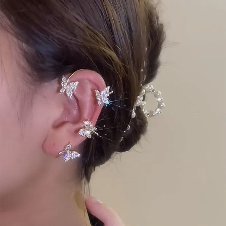 Anting Klip Tanpa Tindik Desain Kupu-Kupu Hias Kristal Gaya Korea Untuk Wanita