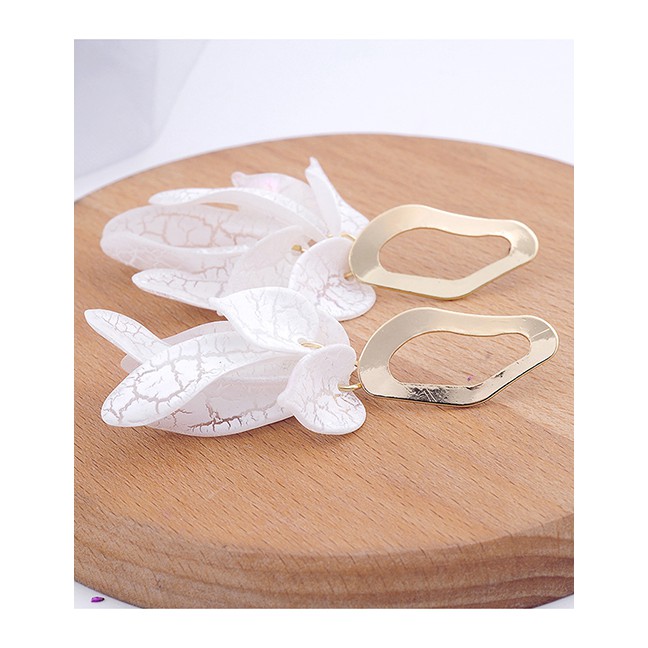 LRC Anting Tusuk Fashion White Geometric Ring Acrylic Flower Earrings F94062