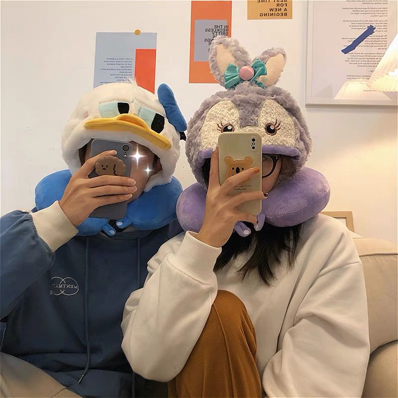 BANTAL LEHER BEBEK DONALD DUCK STELLA LOU SHELLIE MAY NECK PILLOW IMPOR