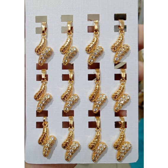 XAL-03.Liontin xuping wanita berlapis emas dengan mata zircon.