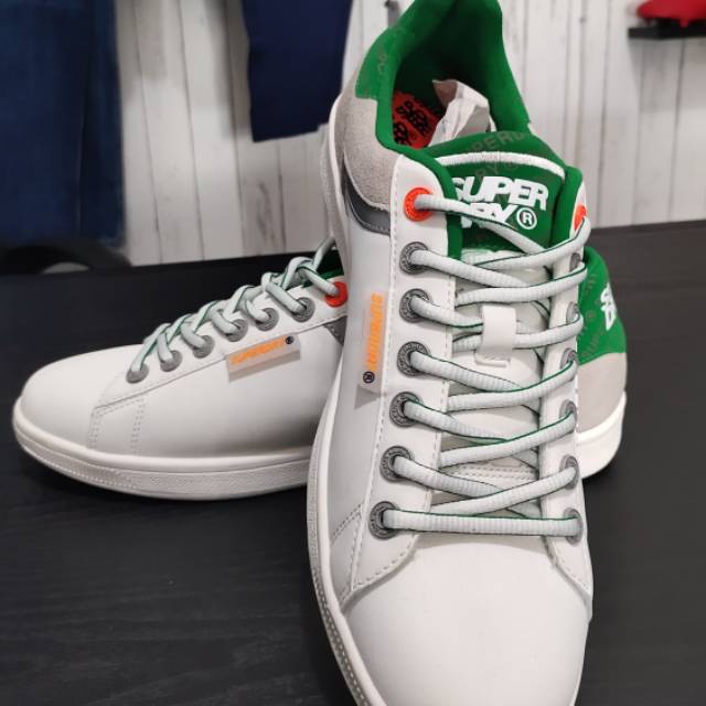 Sepatu superdry