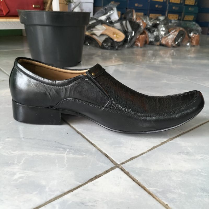 Sepatu kulit asli pria kantoran by Lacosta