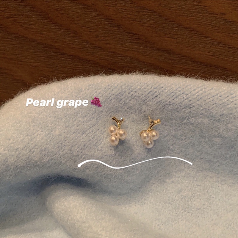 Lucu kecil anggur mutiara anting-anting kecil dan sederhana halus zircon bertatahkan bulat yang unik