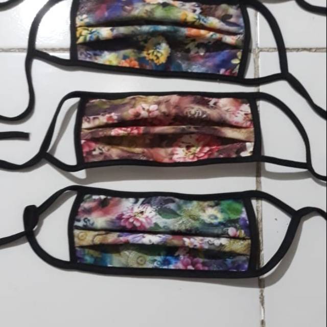 Masker kain hijab bahan scuba motif bunga nyaman dipakai