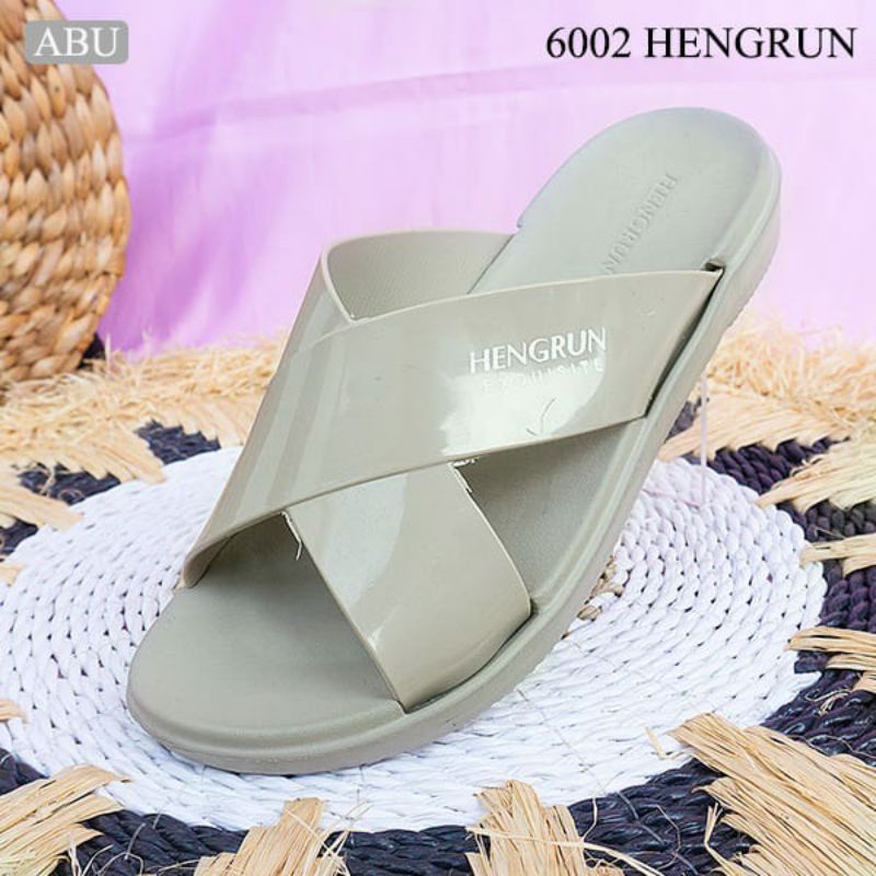 Sandal Slip On Wanita Hengrun Terbaru Bahan Karet Silang Uk 36-40