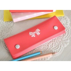 

Dompet Pensil Kulit Imitasi Motif Pita