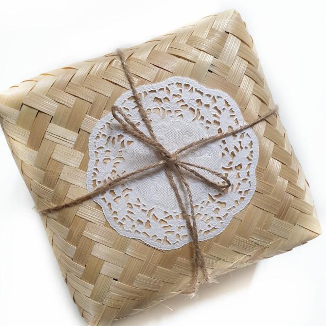 

Custom Besek Untuk Hampers Kemasan Bingkisan